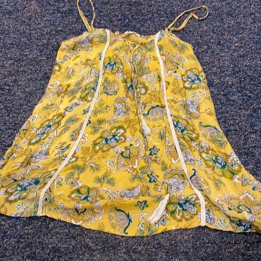 Blush Yellow Floral tank sz. S